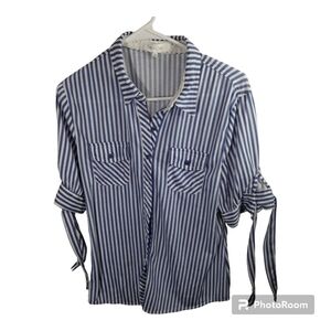 Women's s Size L Eden & Olivia Short Sleeve Button Down Shirt with tied sleeves